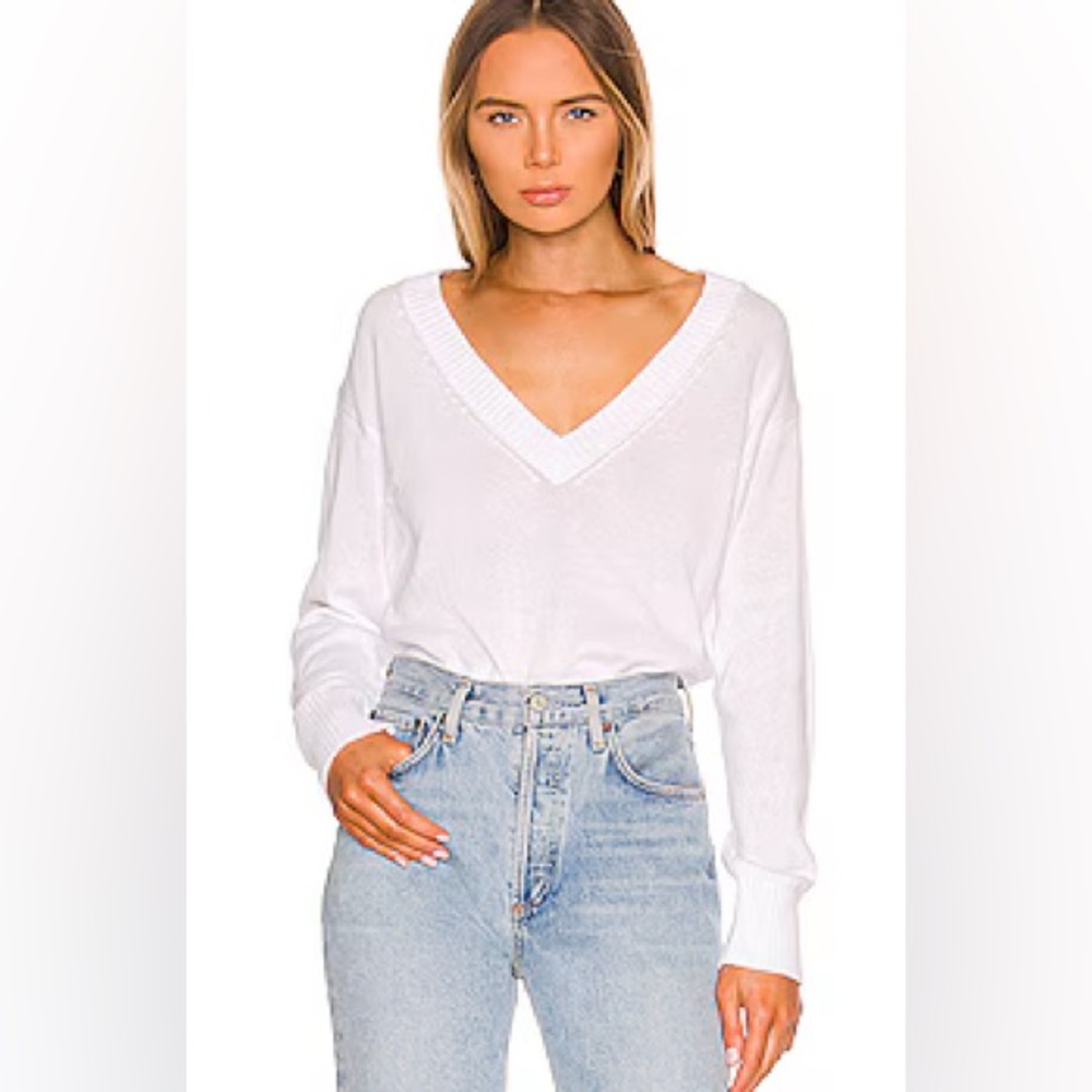 Revolve 525 white cotton v neck sweater, size Small